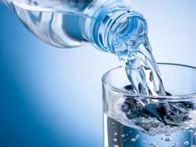 Als u jicht heeft, moet u de hoeveelheid drinkwater verhogen. 
